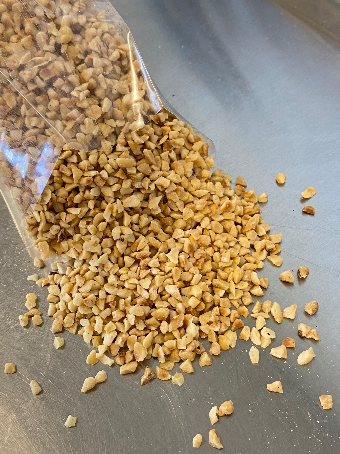 Noisettes grillées coupées en dés de 4 mm